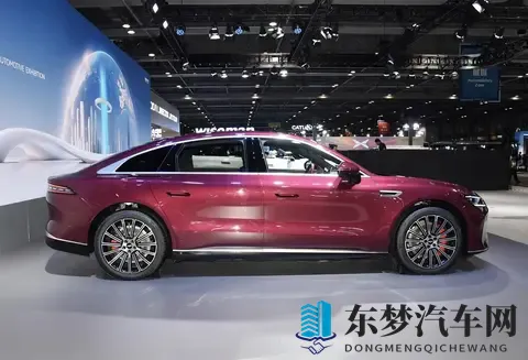 国产旗舰轿车，四座布局，搭载15T插混动力，配激光雷达+NOA辅助-3