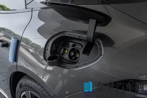 华为辅助驾驶+空气悬挂，这款中型车有豪华车的味道？-2