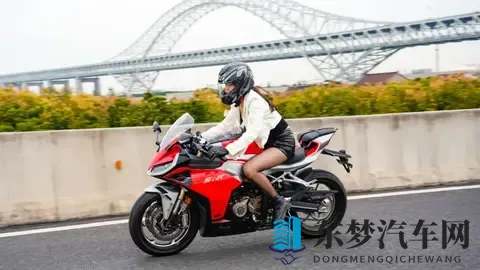 骑上四缸仿赛去兜风—与生活和解的最好方式-1