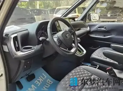 丰田杀疯了!埃尔法入门版跌破24万,3米轴距+8座太香了-1