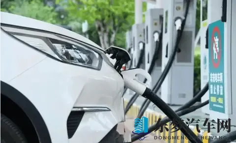 电车来势汹汹，加油站会变成“古董店”？油车：我还能再战五百年-1