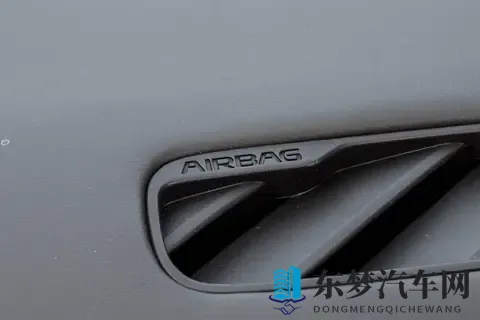 腾势N8L正式发布！20T插混+空悬+6活塞，大六座SUV新标杆？-1