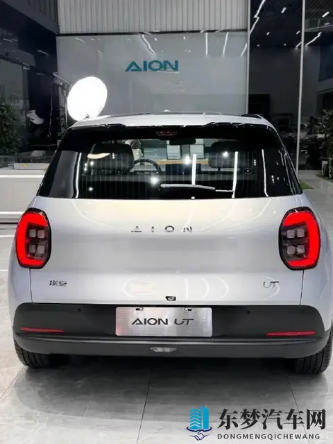 499万的京东电车，能算正经车吗？网友：技术没壁垒，安全难兜底-1