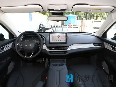 新款红旗纯电中型车售价不足9万起！全新外观更动感，续航500公里-3