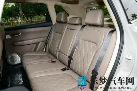 蓝电 E5 PLUS 2026 款标准续航四驱性能版 Ultra，实力均衡的电混 SUV-1