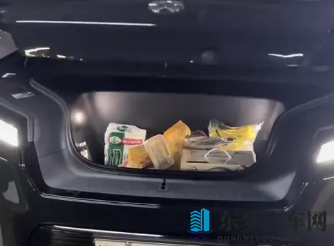 蔚来ES8的前备舱，230L大容积，用起来有多爽？-1