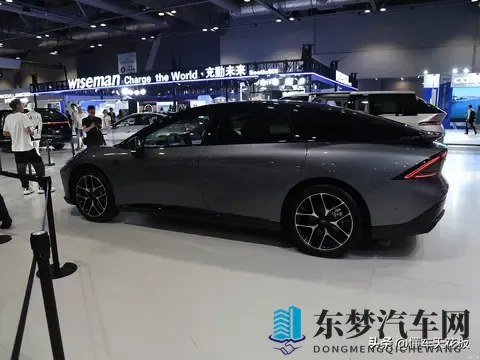 小鹏P7+ 20万级家用智能轿跑的均衡之选-1