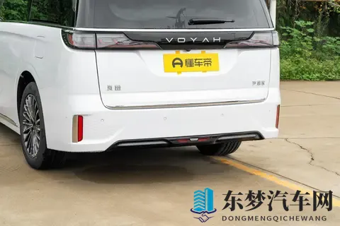 顶配4299万！26款岚图梦想家  540度全景影像标配，魔毯空悬是亮点-1