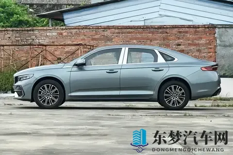 配置对标20万级？10万级燃油家轿给出了答案-3