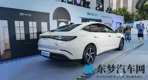 小男生光着小ji ji无码：新能源汽车设计新潮流，续航500公里引关注