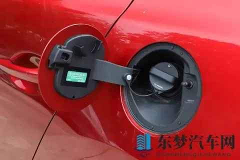 外观年轻操控好，马自达3 昂克赛拉哪一款值得选？全方面试驾分析