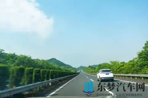 一位12年老司机的忠言:跑高速,牢记这4条铁律,关乎你的安全-1