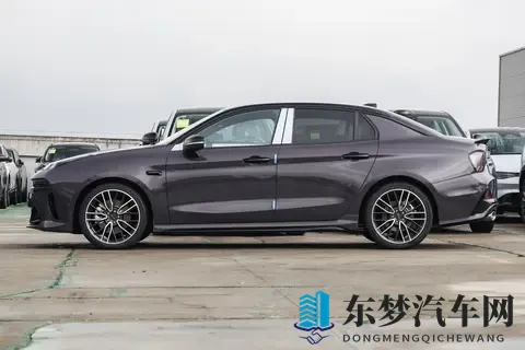 10万级选车 反转了!领克 03:燃油车也有 Flyme Auto,通勤超省心-2