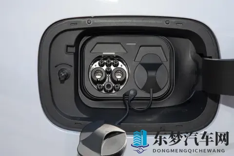 捷途山海L7 PLUS：家用中型SUV的新标杆，旅行小房车-3