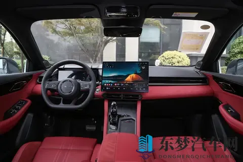 10万级选车 反转了!领克 03:燃油车也有 Flyme Auto,通勤超省心-3