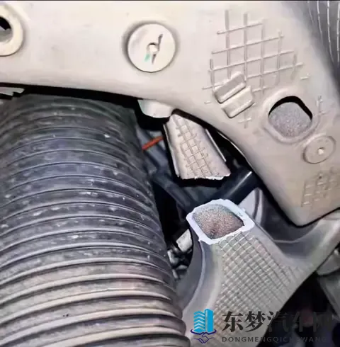 一撞就断！为何新能源车用粗壮的铝合金悬挂，却经常断轴崴脚？-3