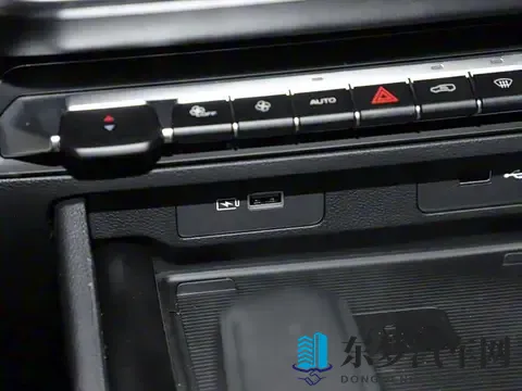 全新吉利豪越L实车亮相 新增15T发动机版本 起售价有望下探-1