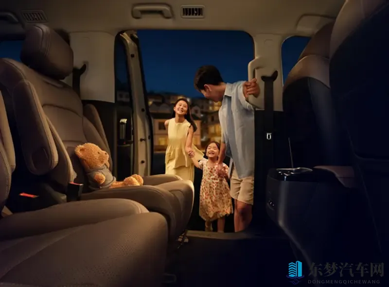 五菱星光730上市：全能舒享7座MPV，73万元起售-1