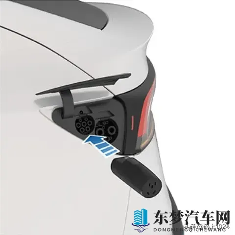 特斯拉Model Y L放电电源上线!599元解锁2200W户外供电-2