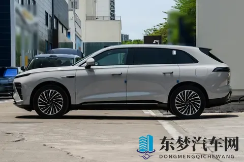 年底打算换车的朋友，这款C级车降价又有好礼，配置拉满还省心-1