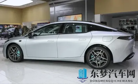 有亮点但不多,广汽昊铂GT推出新车型,提高销量恐怕有点难-3