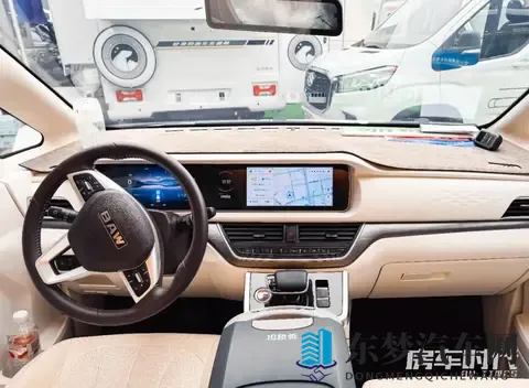 原厂量产 复古升顶 时尚吸睛 Vala纯电动宿营车-2