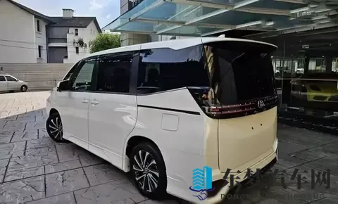 丰田杀疯了!埃尔法入门版跌破24万,3米轴距+8座太香了-3