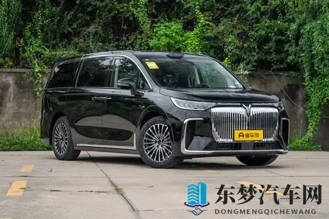 26款岚图梦想家乾崑Pro版，豪华MPV的舒适与智能体验-1