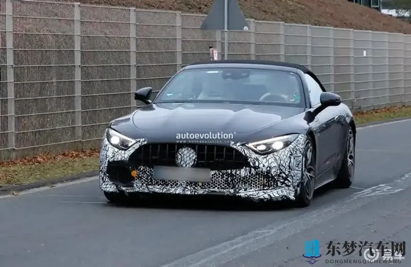 即将迎来中期改款 新款梅赛德斯-AMG SL谍照曝光 或2026年发布-1
