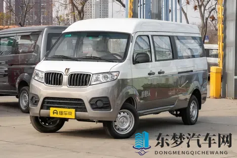 新车  售548万元起，全新五菱宏光燃油版上市，15升动力_可选7座-1