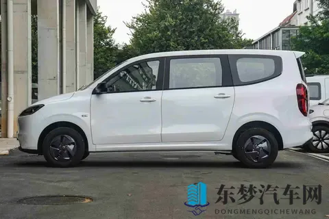 五菱宏光还在卖油车，市场没变它也没变，沉默里藏着大生意！-1