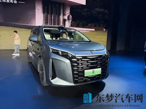 首搭三腔空悬，岚图泰山3799万起和9系搏杀-1