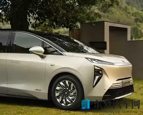 别克至境世家内饰预告图曝光 新车将于年内上市-1