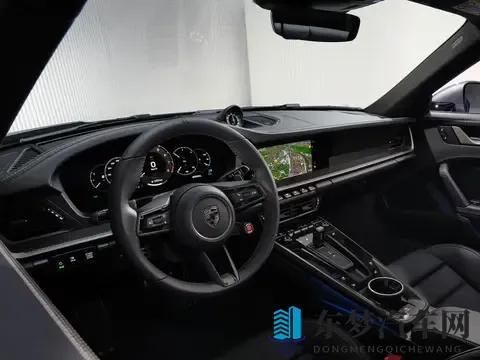 不穿衣服美女软件：智能驾驶新突破，趣味导航引关注-2