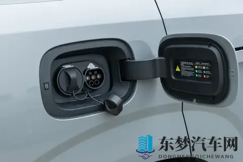 腾势N8L DM试驾：3198万元起售，能装下三代人欢乐的大六座SUV-1