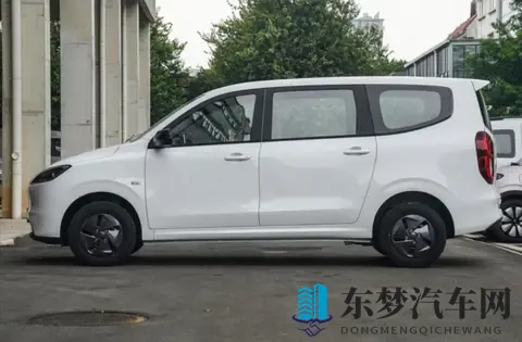 548万起！全新五菱宏光燃油版上市，7座+15L超实用-2