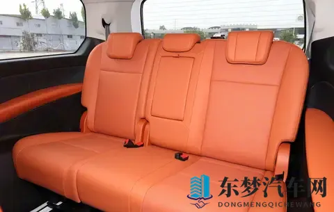 老北汽也凑热闹MPV，锐胜M8增程版预售1698万起，贵不贵？-1