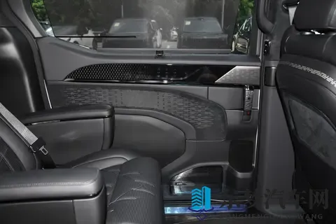 家用豪华MPV闭眼冲？极氪009七座11月促销，适配三代同堂出行-2