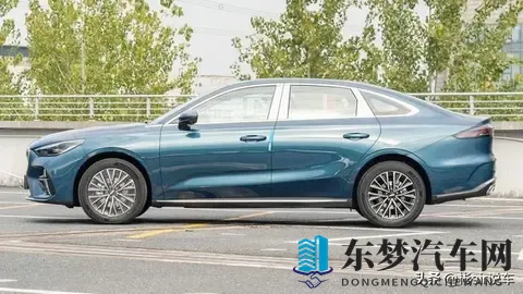 吉利帝豪焕新而至，尺寸智能双升级？-1