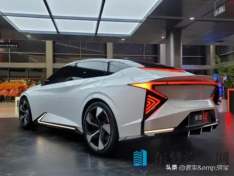 2025款灵悉L上市：1498万起售，五联屏+L2智驾，续航520km再升级-2