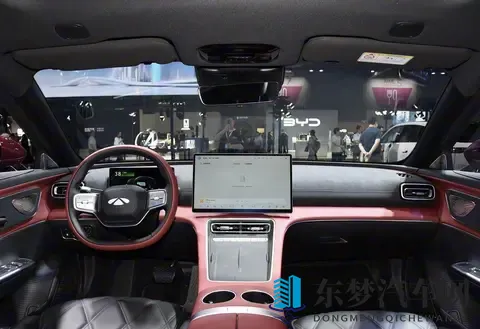 国产旗舰轿车，四座布局，搭载15T插混动力，配激光雷达+NOA辅助-1