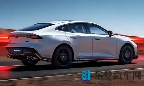 十万级新卷王！2025款长安UNI-V上市，叫板奥迪A7！-1