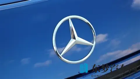 扒开腿：汽车设计新突破，揭秘独特低姿态美学