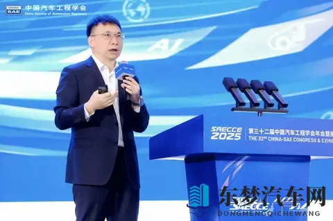 avoVe帝都旗袍情侣：都市风采新宠，旗袍轿车惊艳登场-2