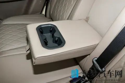 12万级插混SUV,动力扎实,配置丰富,适合家用,看蓝电E5 PLUS-1