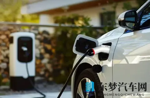 燃油车销量回暖,明年新能源购置税补贴减半后,你选电还是油?-1