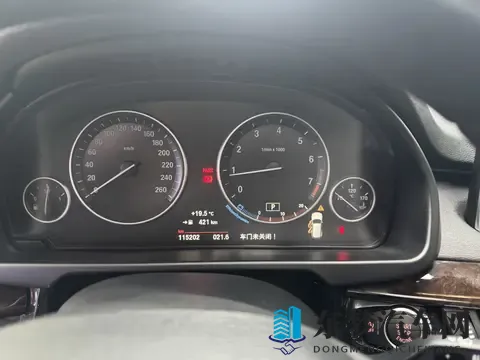 刷子刷脚心+折磨+抹油+哭喊作文:汽车美容新潮流:独特体验揭示汽车“新生”-1