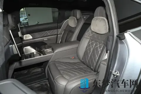 传统豪华车 “慌了”？蔚来 ET9 带着 “移动行政舱” 身份来踢馆！-2