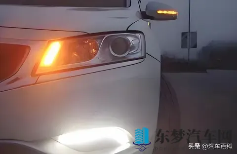 开车不打转向灯，28%事故因它起，新规罚到肉疼！-1