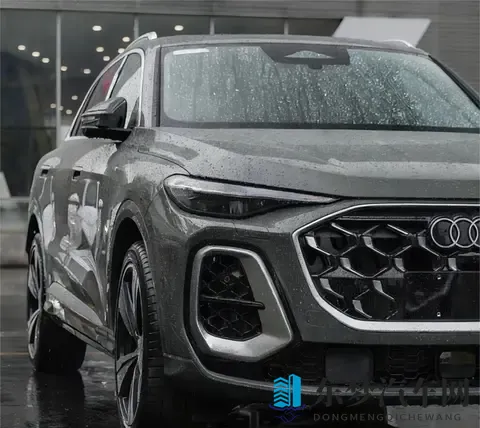 新款奥迪Q5L换三屏内饰，华为驾辅真顶配？轴距加长但价格悬了-2